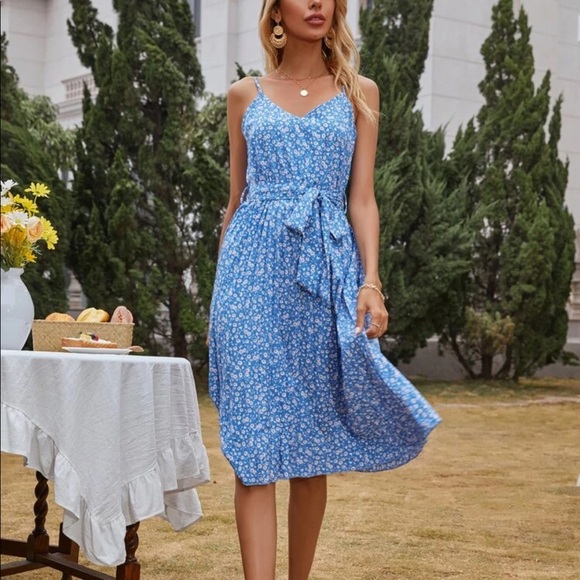 Floral print belted dress - Picture 8 of 9